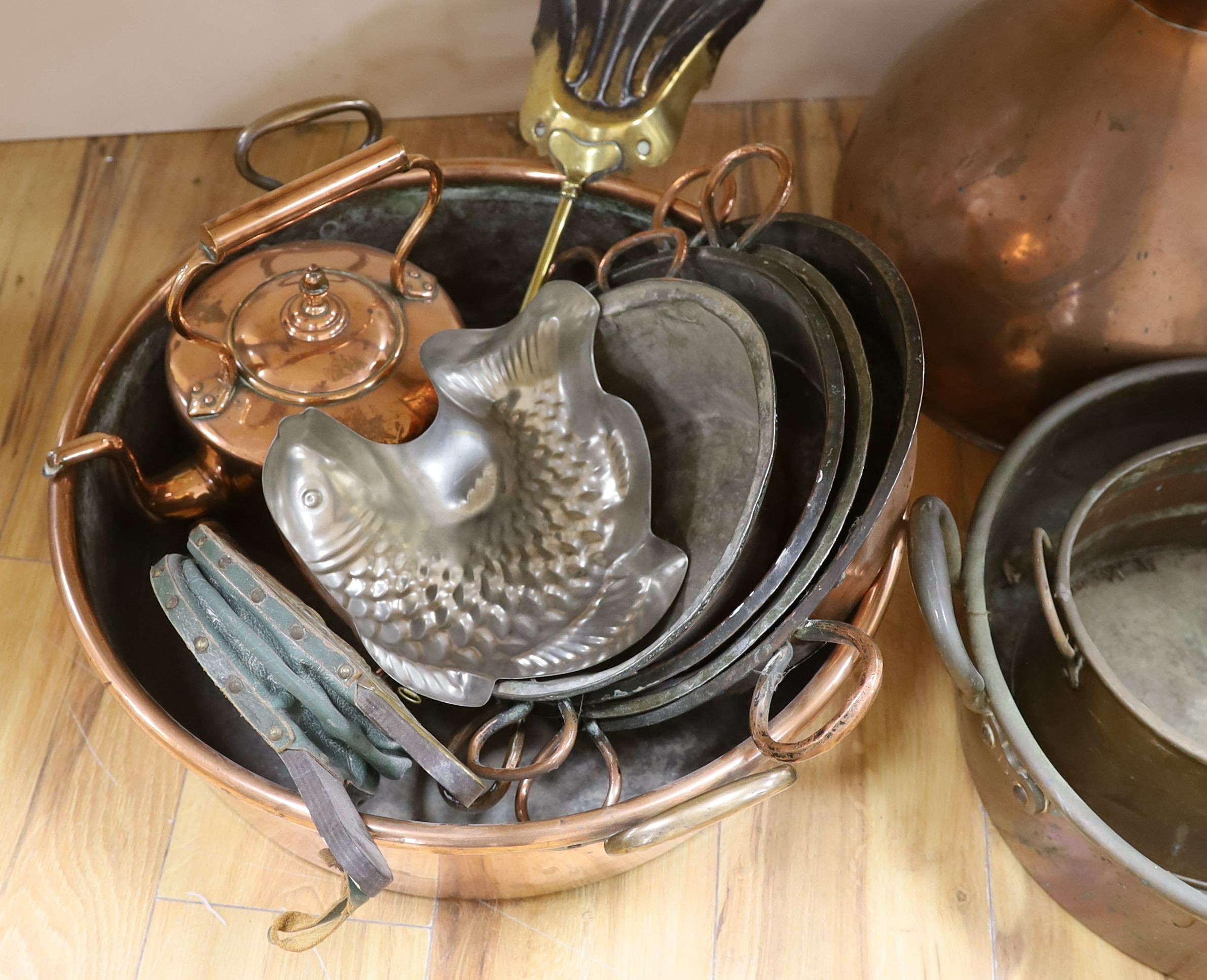 Assorted Copperwares to include fish jelly mould and Victorian coach horn